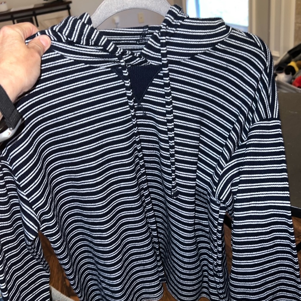 Hollister pull over hoodie xs